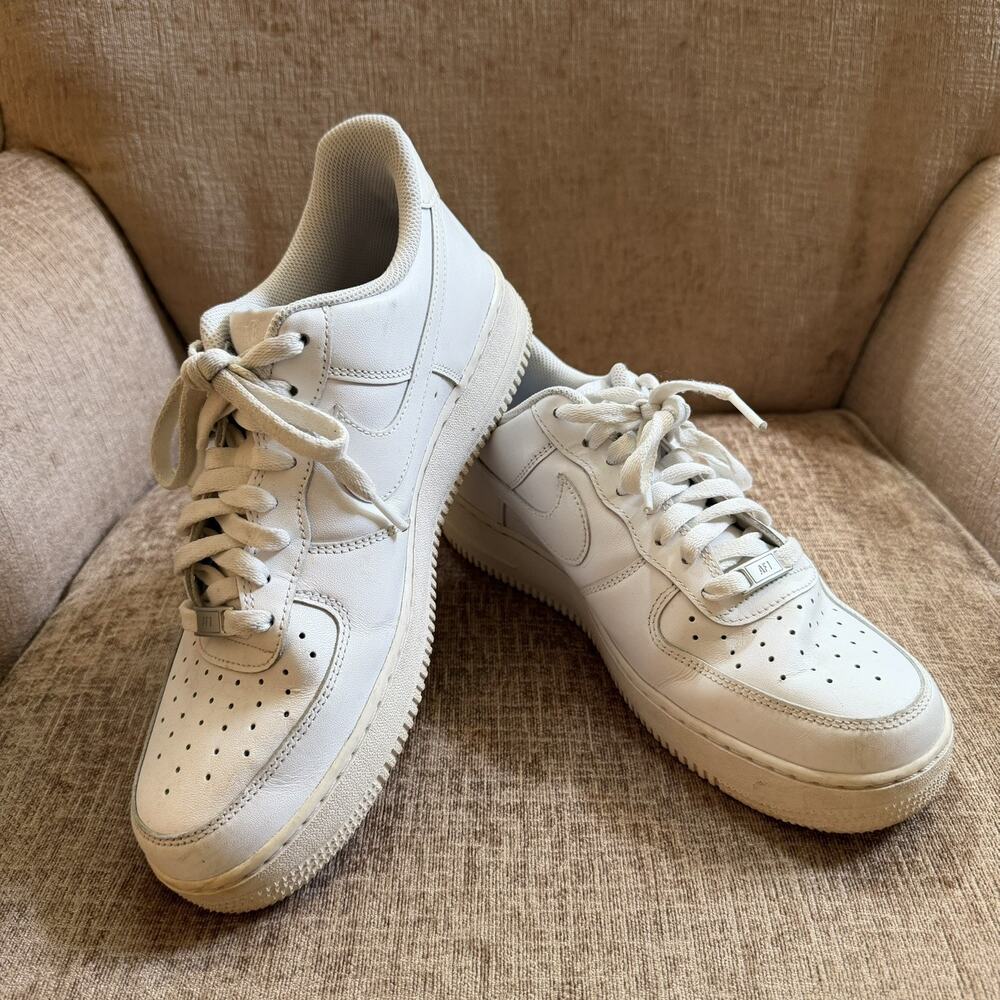 Nike Air Force 1 White Mens Low Top Shoes US 10 Casual AF1 ‘07 Leather Sneakers